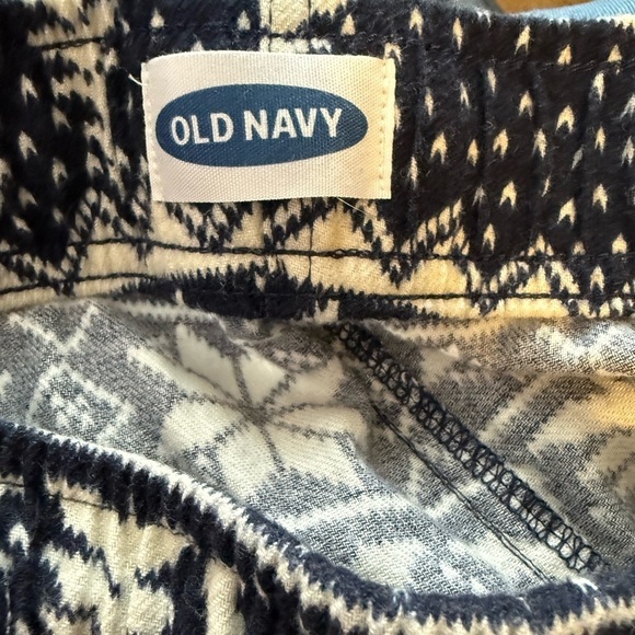 Old Navy Polar Bear Flannel Pajama Pants - Picture 4 of 5
